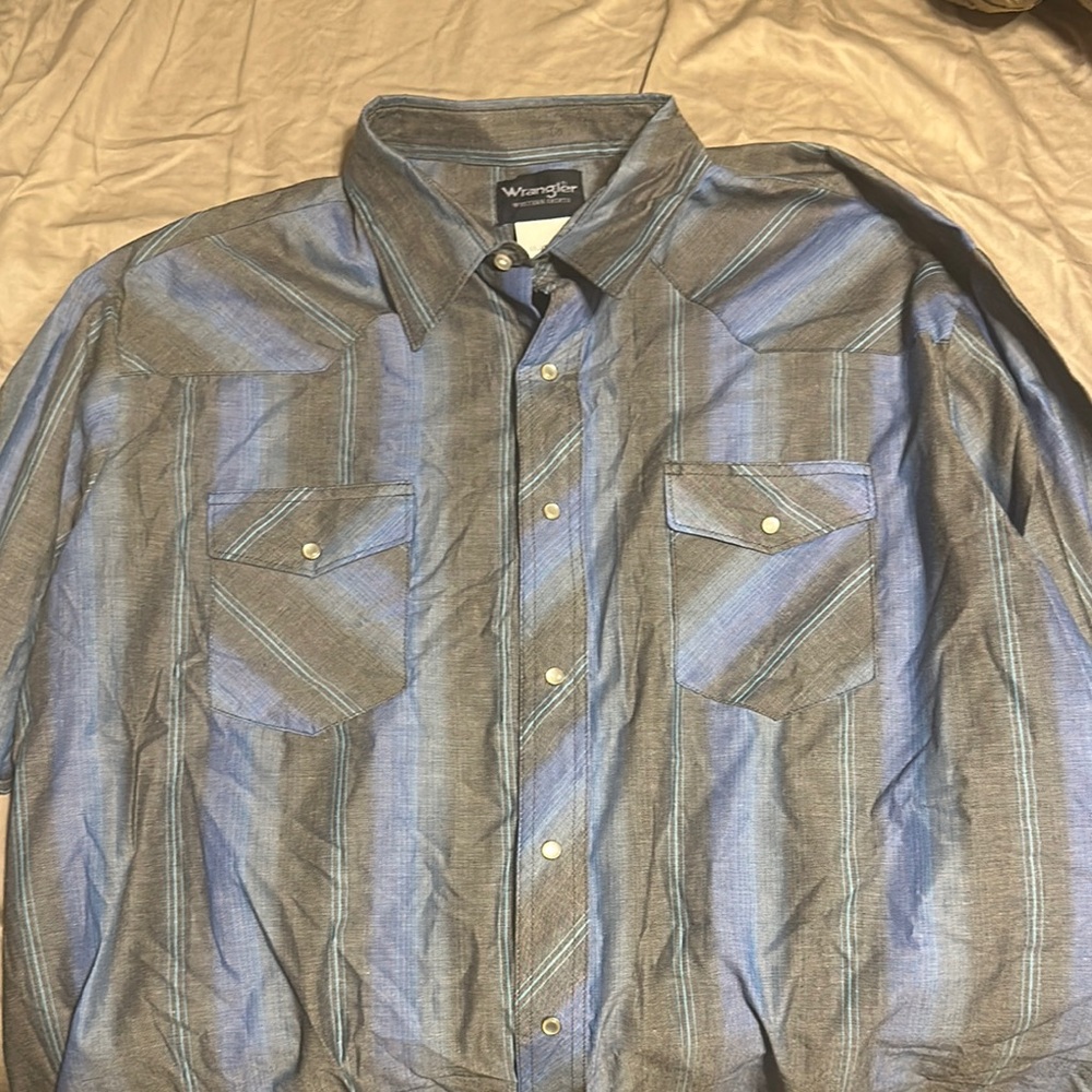 Wrangler Blue and Gray Casual Button Down Shirt
